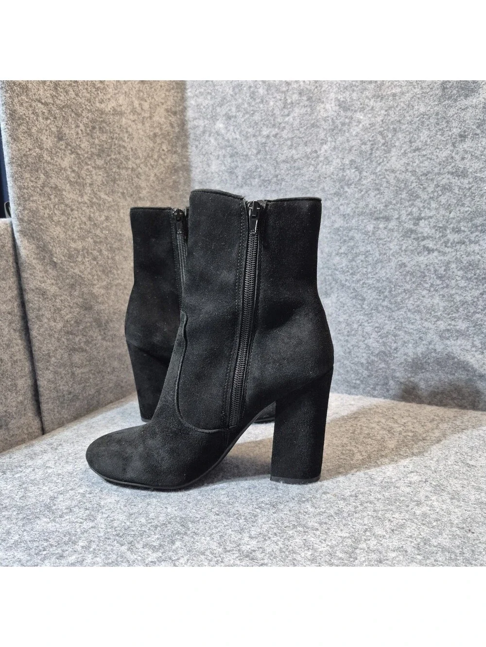 Guess Shoes Suede Block Heel Button Booties Size 6.5 M